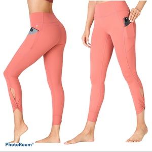 Fabletics | Oasis High-Waisted Twist 7/8 Legging